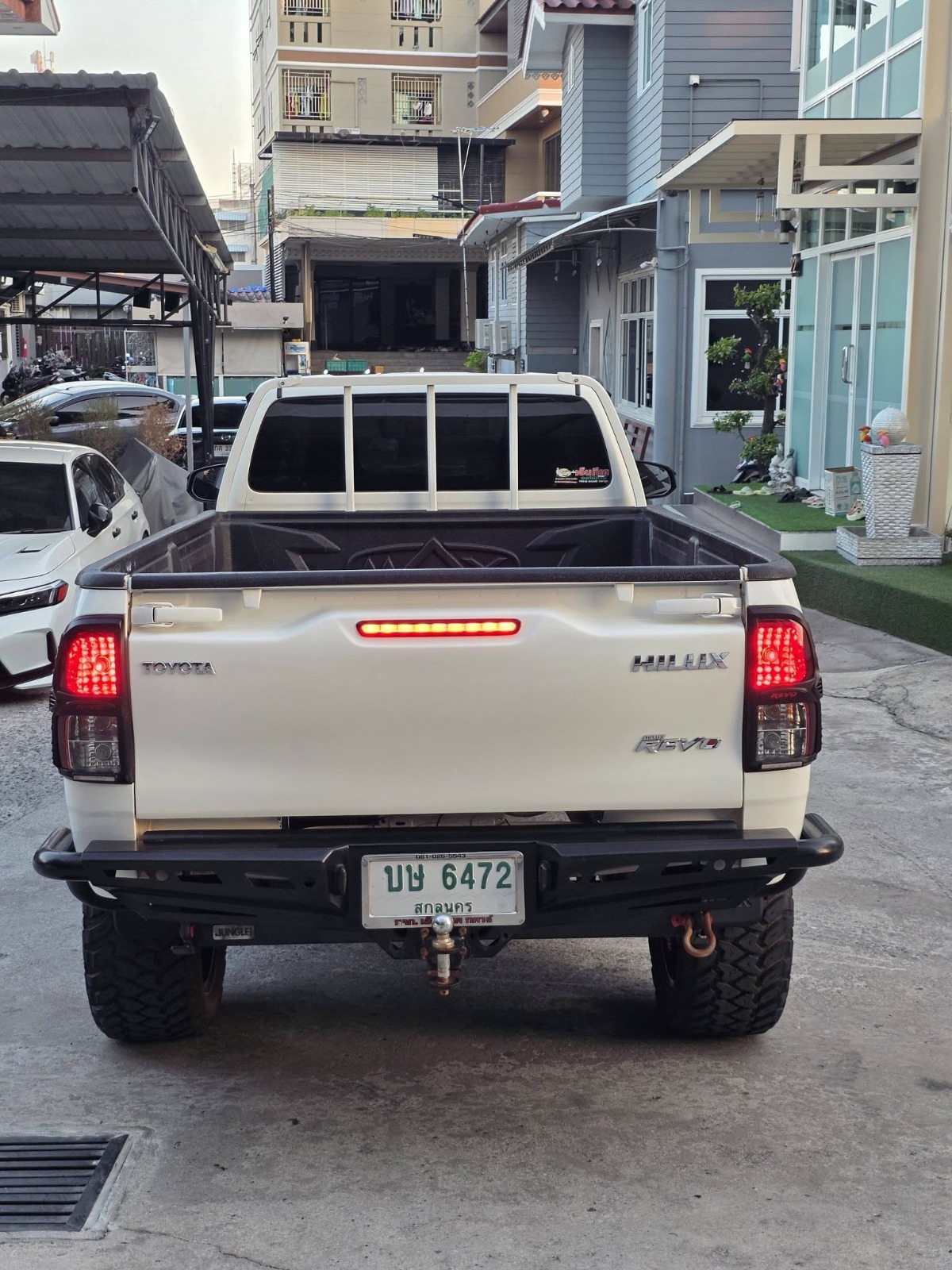 Car image 8